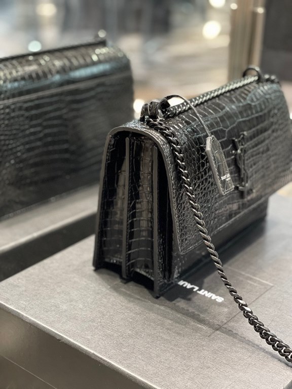 [In stock in seconds]              #Black with black buckle #Unbeatable classic model crocodile print sunset bag! Out for such a long time the heat is still unabated, it can be seen that it is loved to an extraordinary d