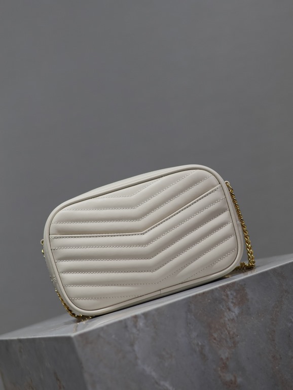 White gold buckle cowhide-Lou mini bag new camera bagcrossbody bag!The Lou_ series camera bag is a unique interpretation of the French aesthetic! The soft cowhide leather material is very texture, small and exquisite, es