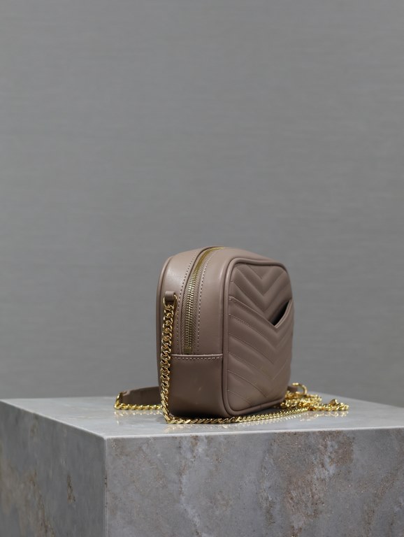 Nude pink gold buckle cowhide-Lou mini bag new camera bagcrossbody bag!Lou_series camera bag is a unique interpretation of French aesthetics! The soft cowhide leather material is very texture, small and exquisite, especi