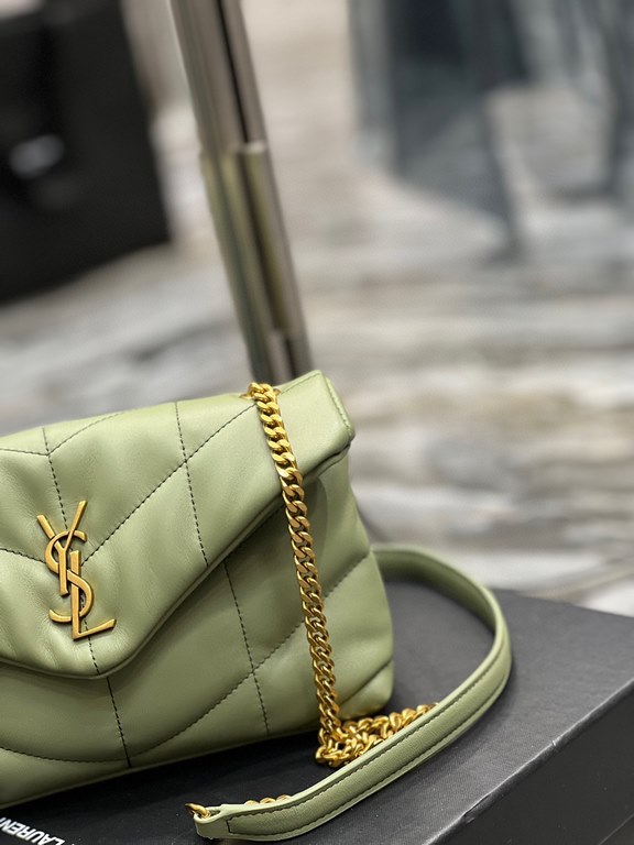 [In stock in secondsAvocado Green with Gold Buckle-              The whole bag is made of soft Italian lambskin with Y's diagonal stripe quilting craftsmanship, featuring a softly textured front flap pocket with a detach