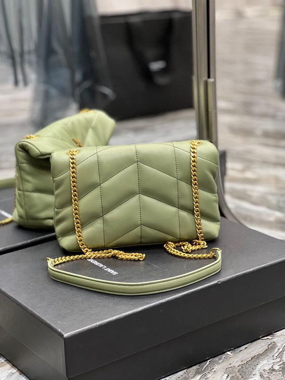 [In stock in secondsAvocado Green with Gold Buckle-              The whole bag is made of soft Italian lambskin with Y's diagonal stripe quilting craftsmanship, featuring a softly textured front flap pocket with a detach