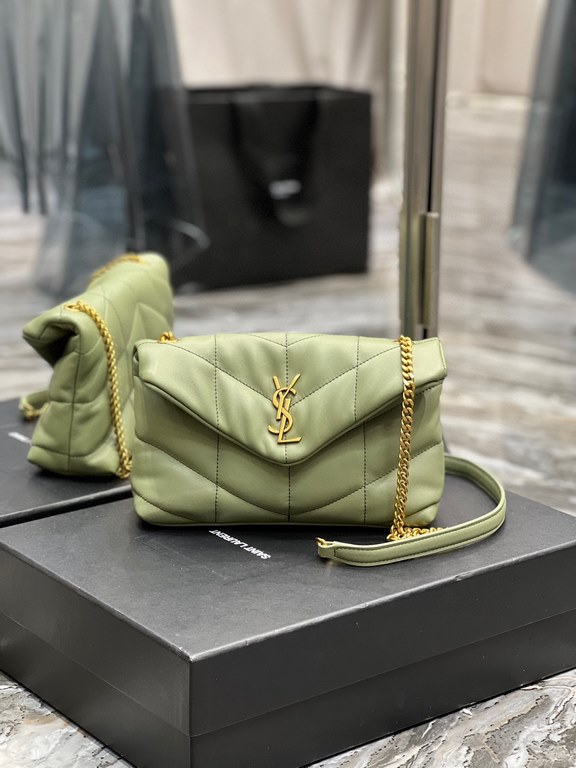 [In stock in secondsAvocado Green with Gold Buckle-              The whole bag is made of soft Italian lambskin with Y's diagonal stripe quilting craftsmanship, featuring a softly textured front flap pocket with a detach