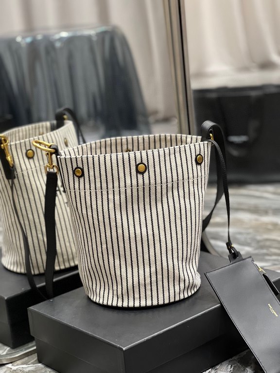 [In Stock]Black and white striped models _Counter the latest RIVE GAUCHE French linen bucket bag, simple atmospheric modeling is absolutely street shooting models, Rose is also used Oh! The body of the bag is made of imp