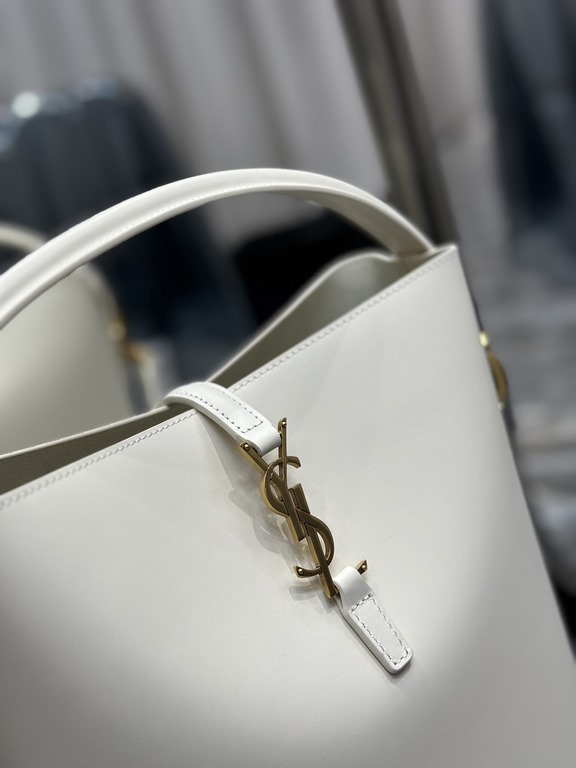 [NEWLE 5à7 series of bucket bagNew super good-looking bucket bag with tote _The new new bag type, using Italian calf leather, the bag body outline is simple, three-dimensional, looks hard but not too harsh, the bottom wi