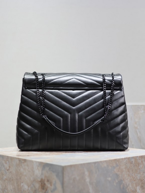 [Black Black BuckleLouLou_LargeLook at a glance to fall into the big bag   self-weight sense of light capacity is very large Imported Italian delicate cowhide, flap magnetic buckle design is convenient and safe Various K