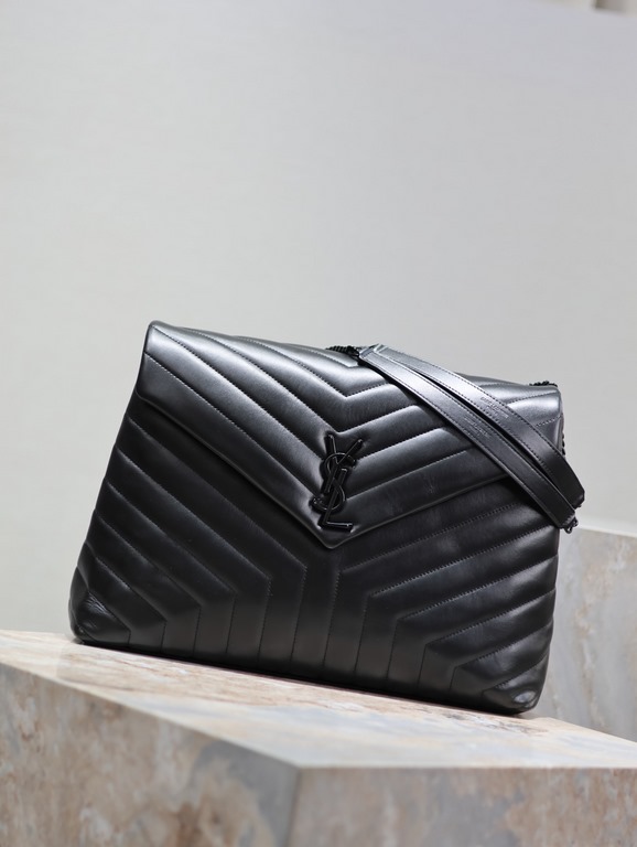 [Black Black BuckleLouLou_LargeLook at a glance to fall into the big bag   self-weight sense of light capacity is very large Imported Italian delicate cowhide, flap magnetic buckle design is convenient and safe Various K