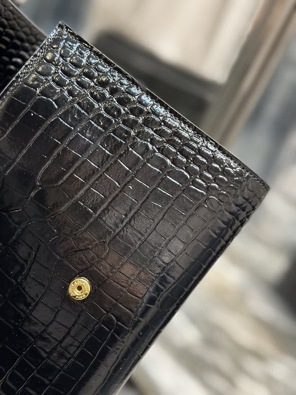 NEW】New ColorMONOGRAM_Crocodile Print Clutch BagWith removable wrist strap, premium glossy crocodile print cowhide embossed, 100% imported calf leather, grosgrain lining, flat pocket inside the bag! A must-have item when