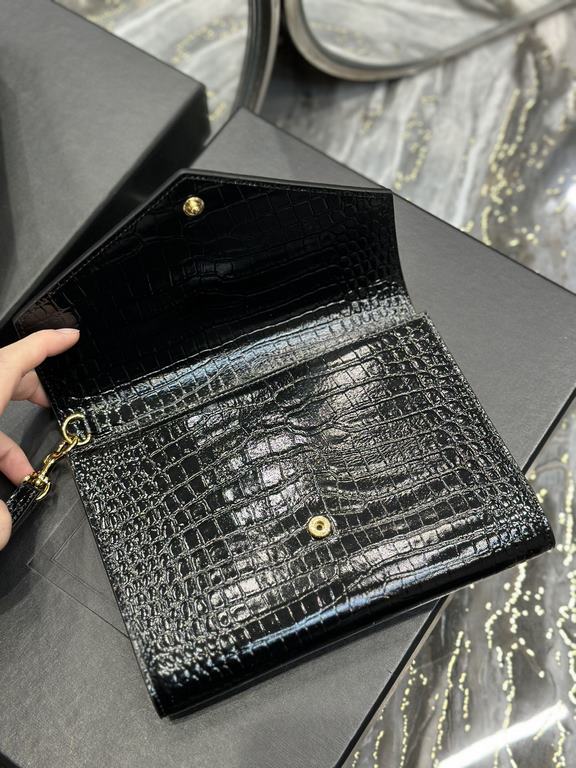 NEW】New ColorMONOGRAM_Crocodile Print Clutch BagWith removable wrist strap, premium glossy crocodile print cowhide embossed, 100% imported calf leather, grosgrain lining, flat pocket inside the bag! A must-have item when