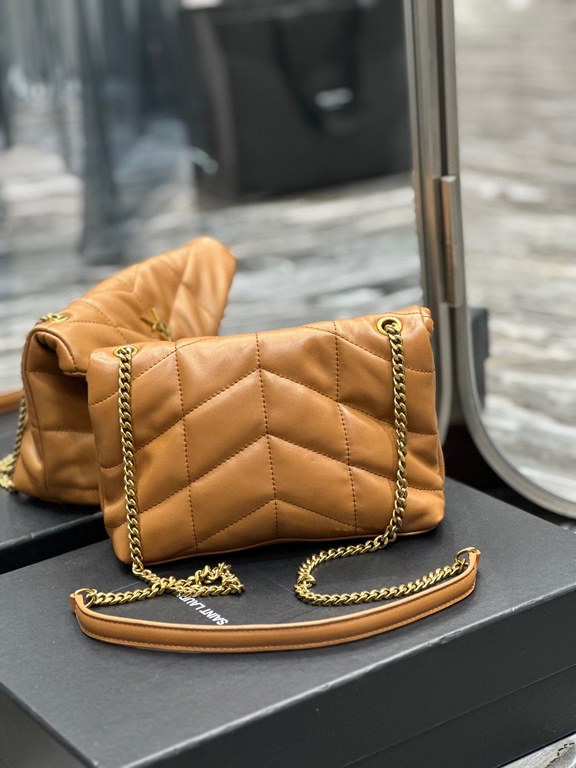 [In stock in secondsCaramel with Gold Buttons-               The whole bag is made of soft Italian lambskin with Y's diagonal stripe quilting craftsmanship, featuring a softly textured front flap pocket with a detachable