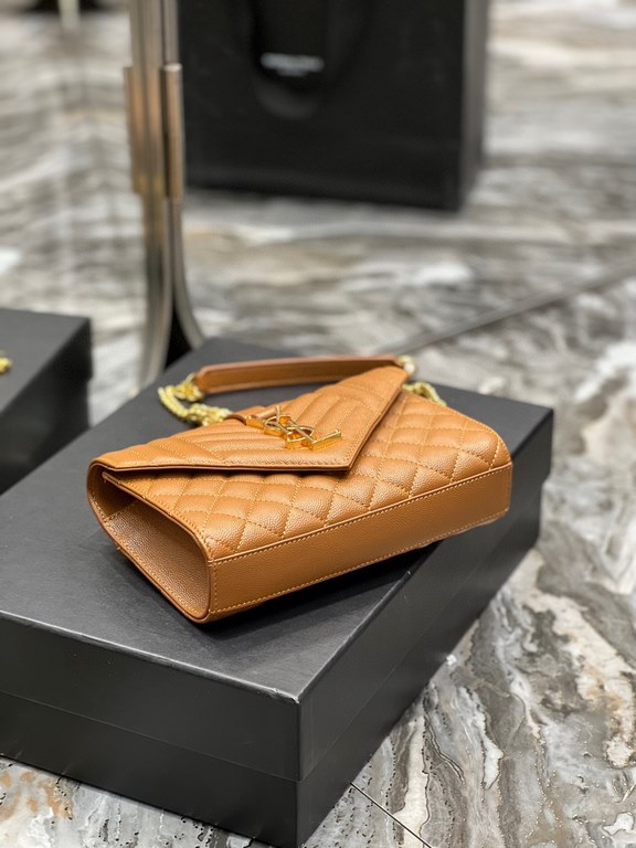 [In stock in seconds]#Envelope #Caramel Gold BuckleSmall grained embossed quilted grain leather envelope bagClassic is timeless, the beauty of the V grain quilted diamond caviar pattern, very wear-resistant, Italian cowh