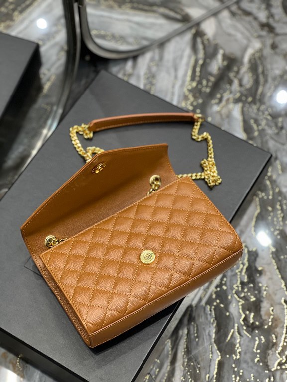 [In stock in seconds]#Envelope #Caramel Gold BuckleSmall grained embossed quilted grain leather envelope bagClassic is timeless, the beauty of the V grain quilted diamond caviar pattern, very wear-resistant, Italian cowh