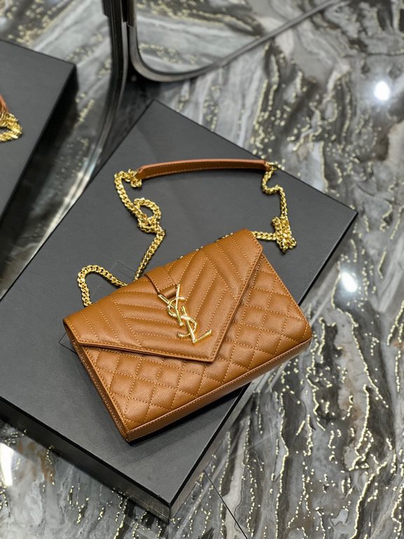 [In stock in seconds]#Envelope #Caramel Gold BuckleSmall grained embossed quilted grain leather envelope bagClassic is timeless, the beauty of the V grain quilted diamond caviar pattern, very wear-resistant, Italian cowh