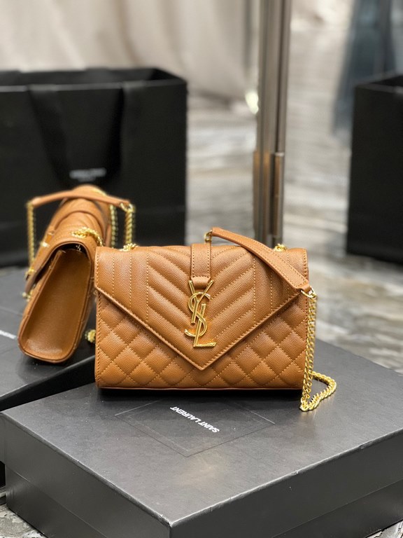 [In stock in seconds]#Envelope #Caramel Gold BuckleSmall grained embossed quilted grain leather envelope bagClassic is timeless, the beauty of the V grain quilted diamond caviar pattern, very wear-resistant, Italian cowh