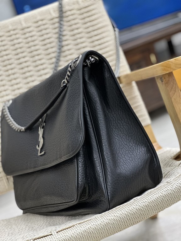 Oversized_niki bagSimply not too cool, the bag looks good without flaws, soft and delicate sheepskin to create a vintage style of old hand-carrying or armpit is very can be full of the atmosphere of men and women can han