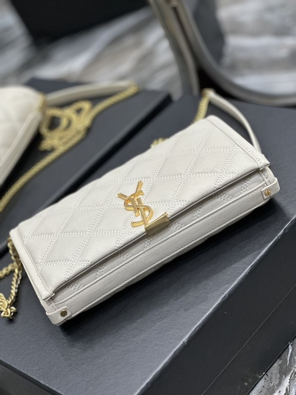 Becky_22.5cm White#Becky diamond quilted lambskin chain bag.This bag is one of the most beautiful pieces in the Love at First Sight collection! The diamond-shaped quilted pattern gives off a diamond-like luster! The gold