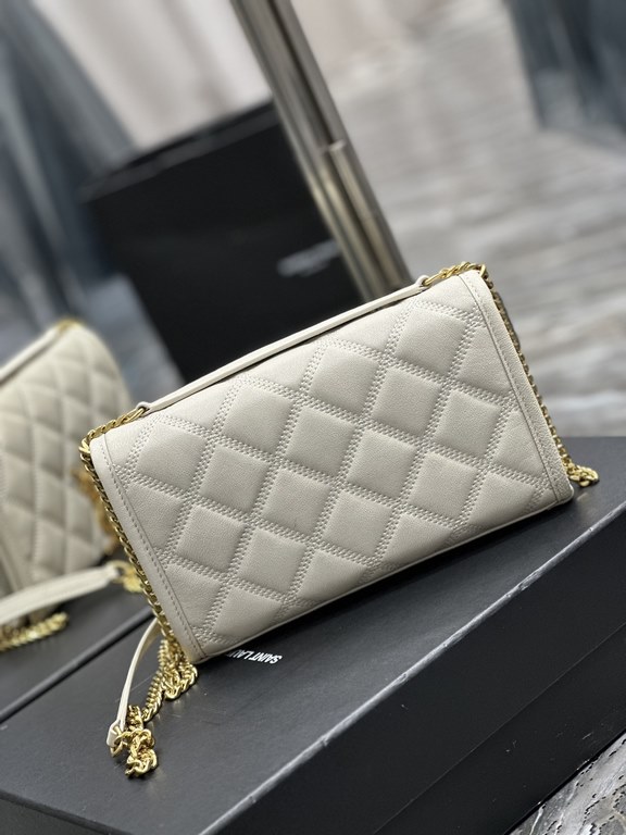 Becky_22.5cm White#Becky diamond quilted lambskin chain bag.This bag is one of the most beautiful pieces in the Love at First Sight collection! The diamond-shaped quilted pattern gives off a diamond-like luster! The gold