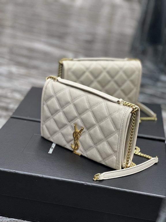 Becky_22.5cm White#Becky diamond quilted lambskin chain bag.This bag is one of the most beautiful pieces in the Love at First Sight collection! The diamond-shaped quilted pattern gives off a diamond-like luster! The gold