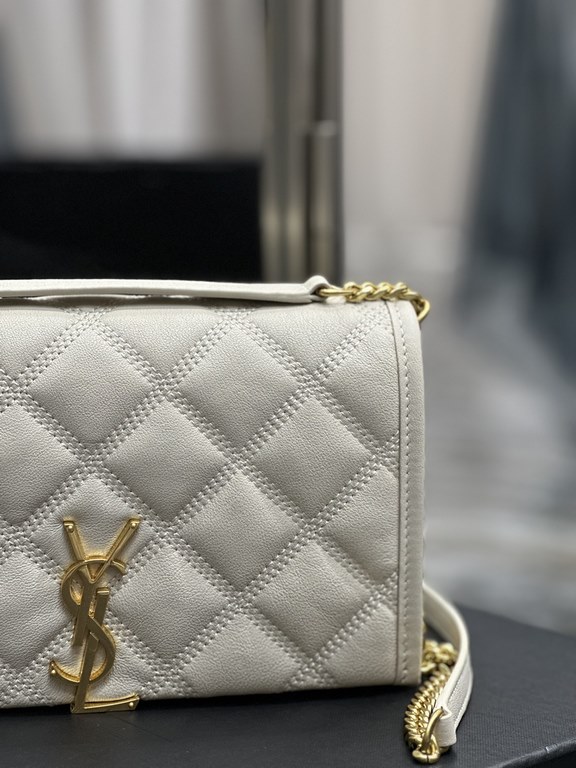 Becky_22.5cm White#Becky diamond quilted lambskin chain bag.This bag is one of the most beautiful pieces in the Love at First Sight collection! The diamond-shaped quilted pattern gives off a diamond-like luster! The gold