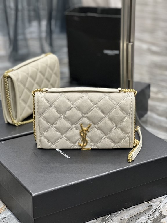 Becky_22.5cm White#Becky diamond quilted lambskin chain bag.This bag is one of the most beautiful pieces in the Love at First Sight collection! The diamond-shaped quilted pattern gives off a diamond-like luster! The gold