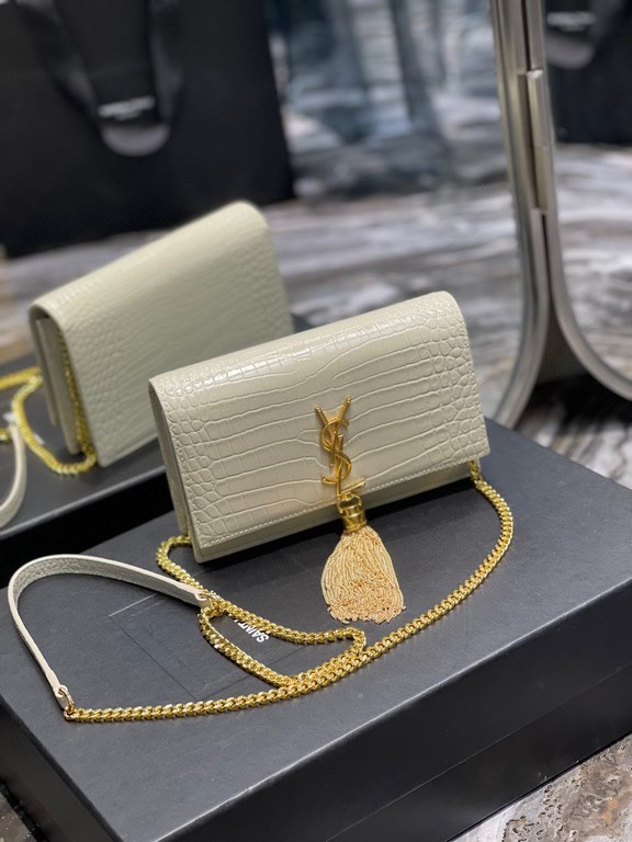 [In stock in seconds]              _ tassel chain bag, shoulder strap removable as a clutch, 6 card slots, 1 zippered coin pocket, a bill compartment... Shoulder strap length of 60cm, classic glossy crocodile embossed co