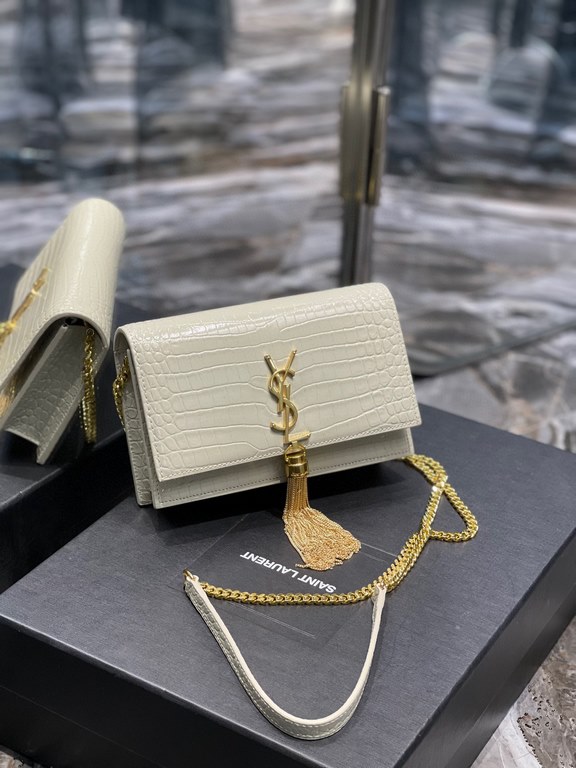 [In stock in seconds]              _ tassel chain bag, shoulder strap removable as a clutch, 6 card slots, 1 zippered coin pocket, a bill compartment... Shoulder strap length of 60cm, classic glossy crocodile embossed co