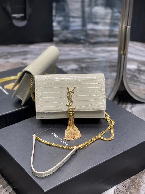 [In stock in seconds]              _ tassel chain bag, shoulder strap removable as a clutch, 6 card slots, 1 zippered coin pocket, a bill compartment... Shoulder strap length of 60cm, classic glossy crocodile embossed co