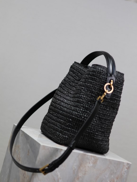 LE 37 Woven Bucket Bag_The joy of the straw bag｜New limited edition collection is here!Summer's favorite straw bag with cowhide edges and decorative logo hook and loop closure, with raffia weaving, it's enough to decorat