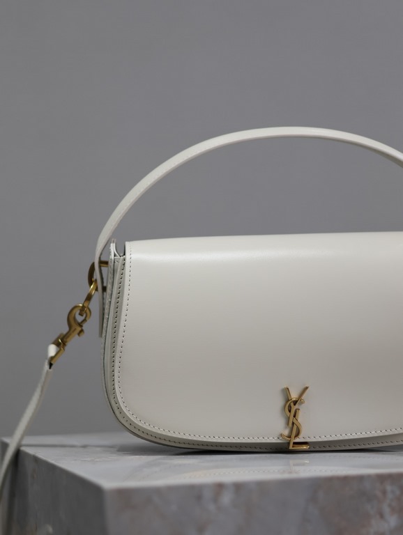 VOLTAIRE_Crossbody BagThe name comes from Voltaire, the French writer and philosopher who advocated freedom and liberty during the 18th century Age of Enlightenment. The entire bag is made of top quality luxury box calf 