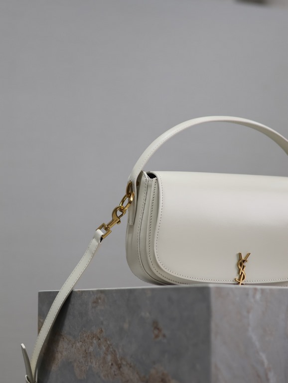 VOLTAIRE_Crossbody BagThe name comes from Voltaire, the French writer and philosopher who advocated freedom and liberty during the 18th century Age of Enlightenment. The entire bag is made of top quality luxury box calf 