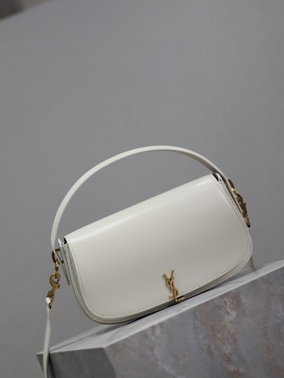 VOLTAIRE_Crossbody BagThe name comes from Voltaire, the French writer and philosopher who advocated freedom and liberty during the 18th century Age of Enlightenment. The entire bag is made of top quality luxury box calf 