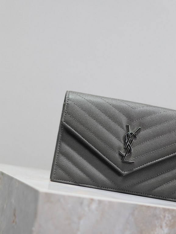 Gray Silver Buckle Caviar_woc small size envelope bag is coming, when it comes to envelope bag, this one from Y family must have the name! The whole bag is made of Italian cowhide leather, with a three-dimensional shape 