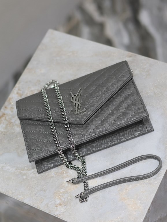 Gray Silver Buckle Caviar_woc small size envelope bag is coming, when it comes to envelope bag, this one from Y family must have the name! The whole bag is made of Italian cowhide leather, with a three-dimensional shape 