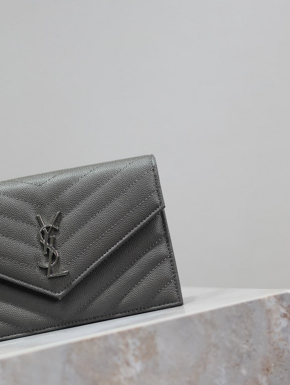 Gray Silver Buckle Caviar_woc small size envelope bag is coming, when it comes to envelope bag, this one from Y family must have the name! The whole bag is made of Italian cowhide leather, with a three-dimensional shape 